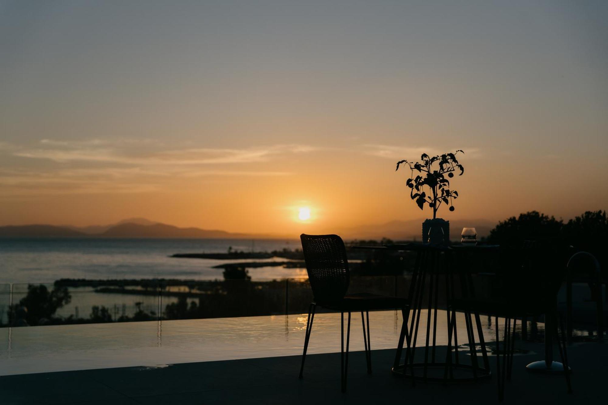 Dusit Suites Hotel Atenas Exterior foto